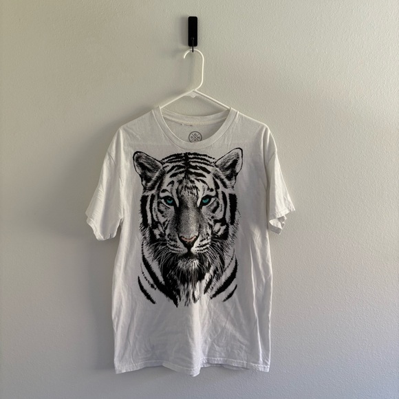 ODM • White Tiger with Blue Eyes Graphic Men's T-Shirt - Picture 1 of 5